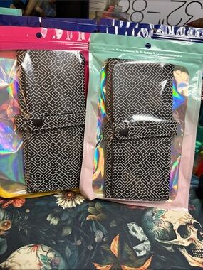 Pengems Pen Wrap case - black w/design -- MINT